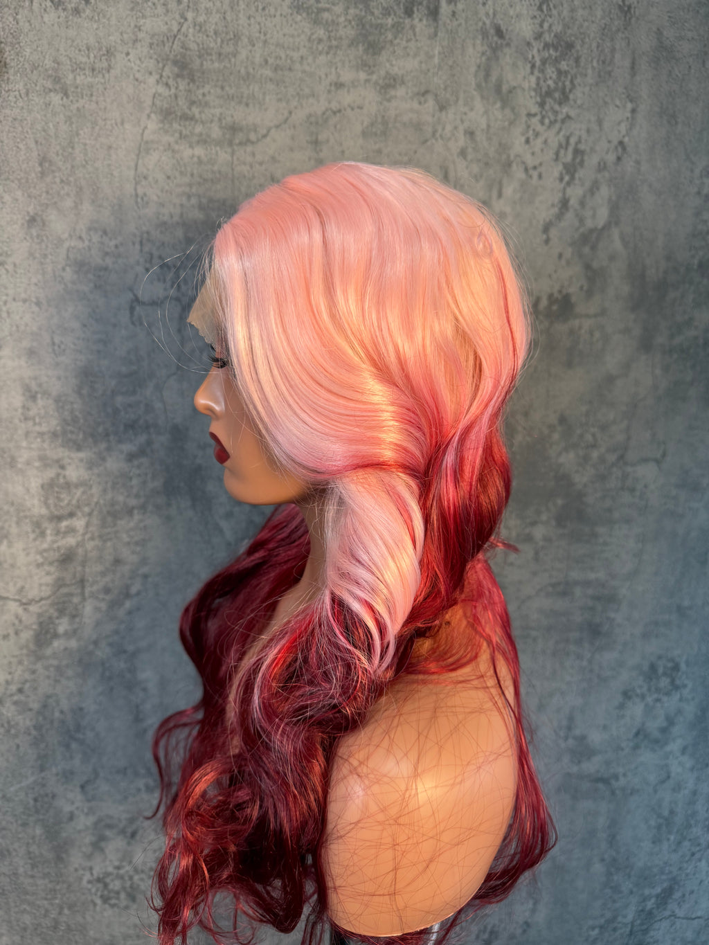 Perruque rose-rouge