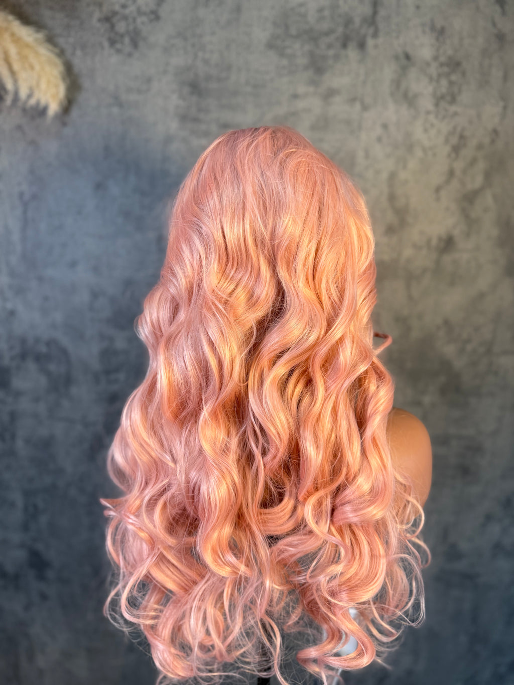 Perruque rose